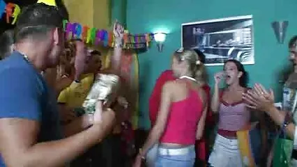 מתיקות צבעונית ציצי גדול ציצי ענק לפין.