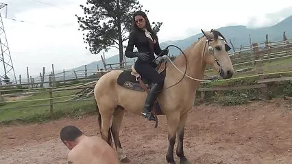 הוללות של עקרות בית ברמה. סרטון סקס חינם