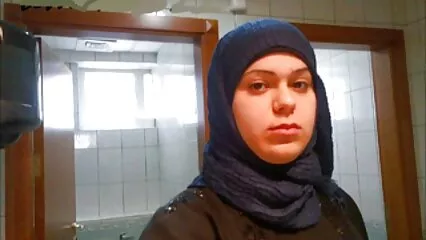 צורות שופעות שאי אפשר להגיד להן לסביות וידאו לא.