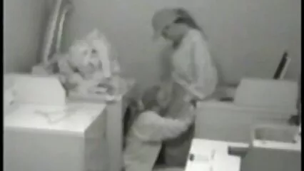 בלי מתנות, רק לעזאזל. סקס חינם אמא