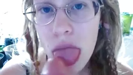הערכה של כוס מאיש מקצוע סרתיסקס לשעבר.